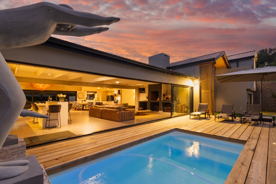 6 Bedroom Property for Sale in Brackenridge Western Cape